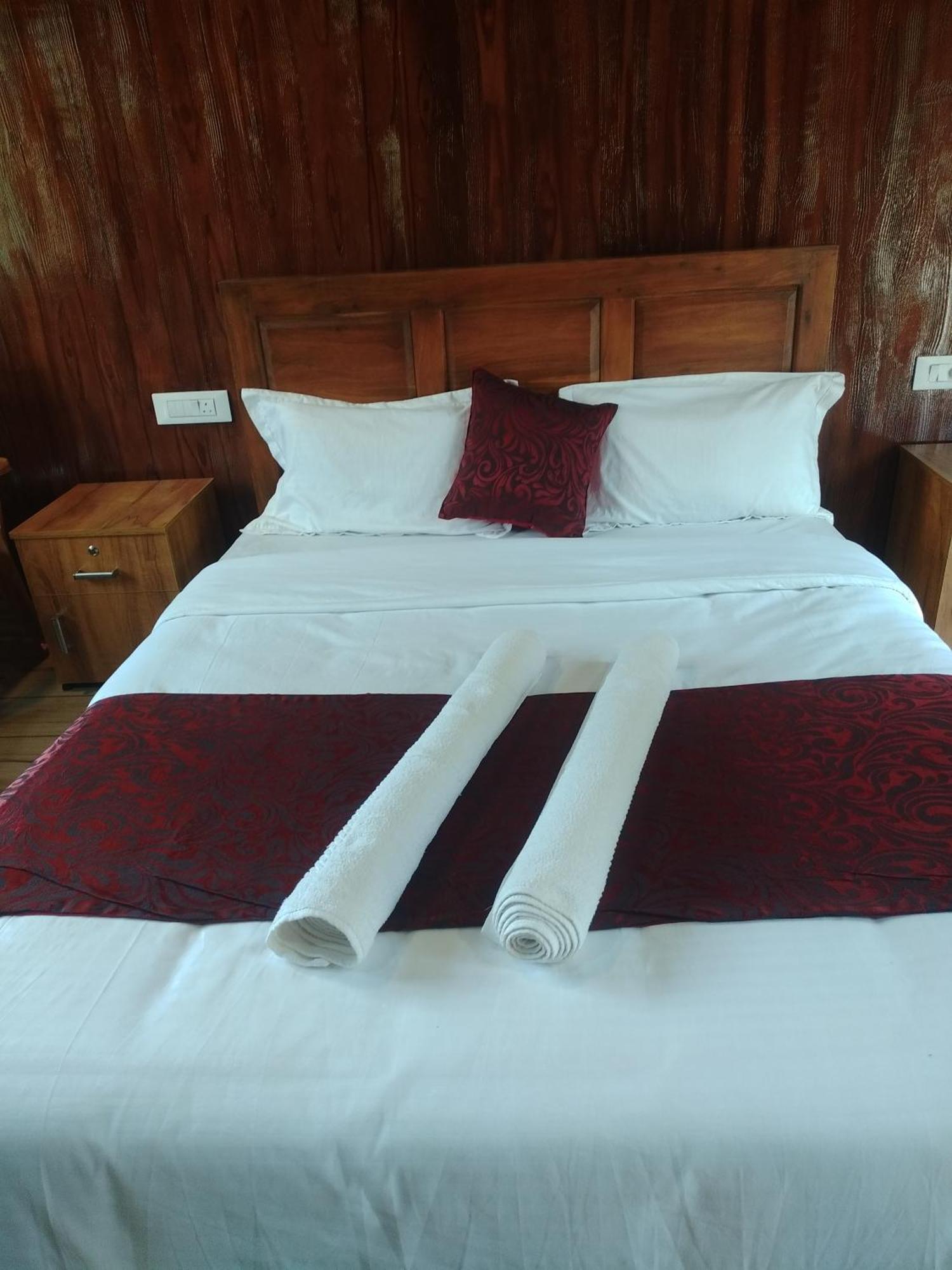 Don'S River Valley Jungle Resort Maraiyūr Buitenkant foto